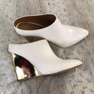 White snake croc booties 8 gold metallic wedge embossed mules beau & ashe rare